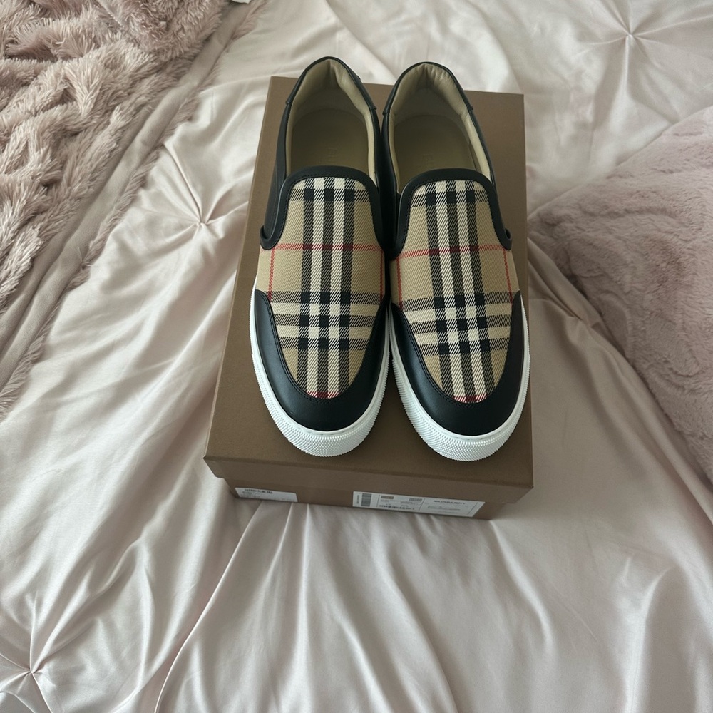 LIKE NEW BURBERRY SLIP ON SNEAKERS
